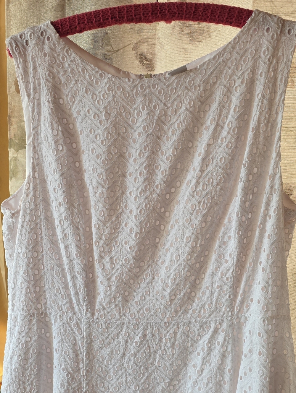 Liz Claiborne White Sleeveless Eyelet Tunic Top